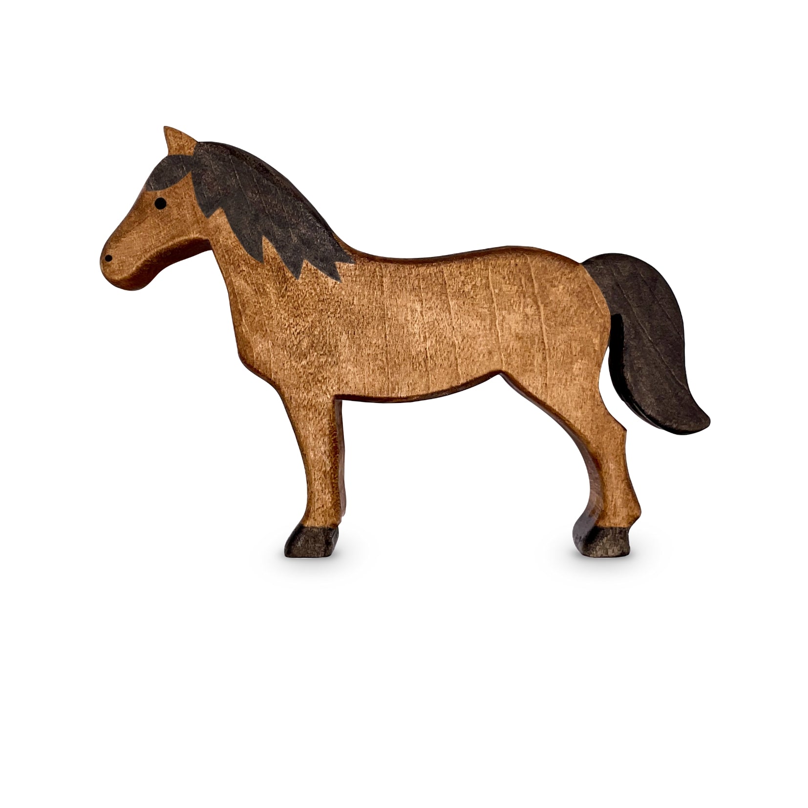 Handgefertigtes Holzspielzeug Pferd Haflinger Stute stehend von Allgäuer Holztiere, auf weißem Hintergrund, aus bayerischem Ahornholz gefertigt, mit pflanzlichen Farben braun und schwarz bemalt, nachhaltig im Allgäu produziert und für Kinder ab 3 Jahren geeignet.